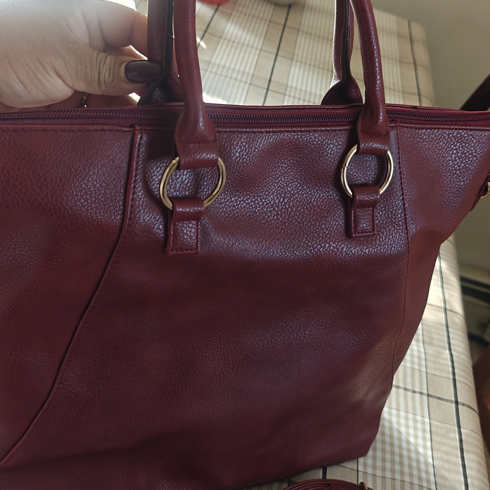Elegant Burgundy Leather Tote Bag - Picture 14 of 16